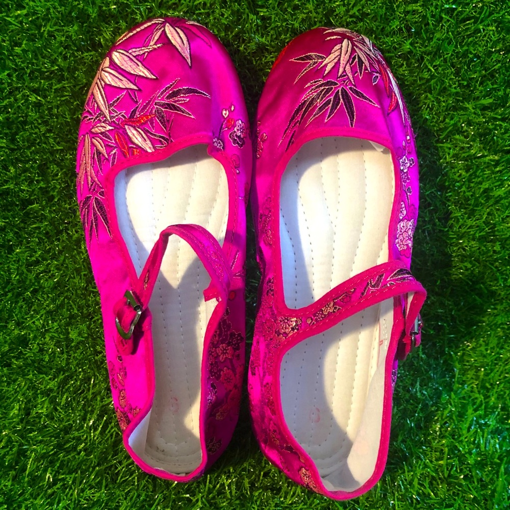 Urban Outfitters Womens- Nin Hao Chinese Slippers